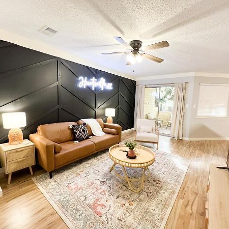 The Cozy Bohemian In Mid-City! ฮันต์สวิลล์ ภายนอก รูปภาพ